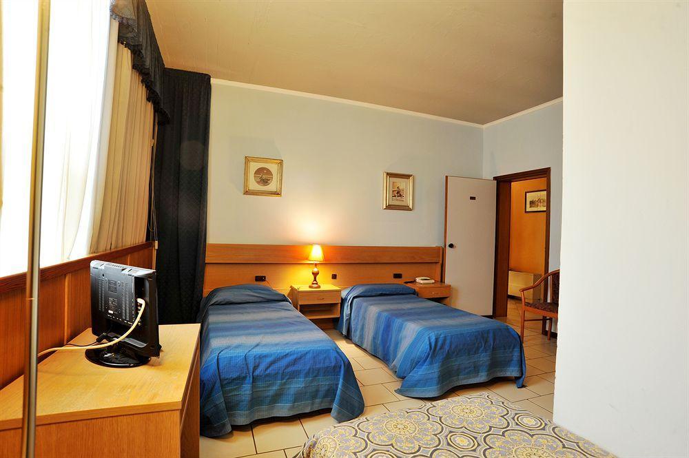 Hotel Cristallo Barga Fornaci di Barga Kültér fotó