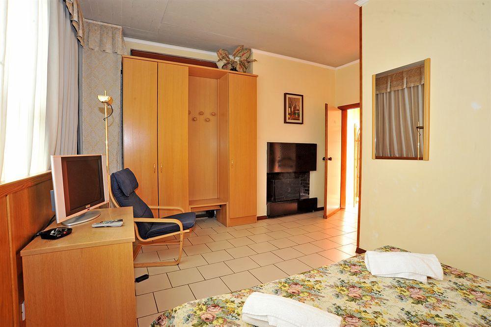 Hotel Cristallo Barga Fornaci di Barga Kültér fotó