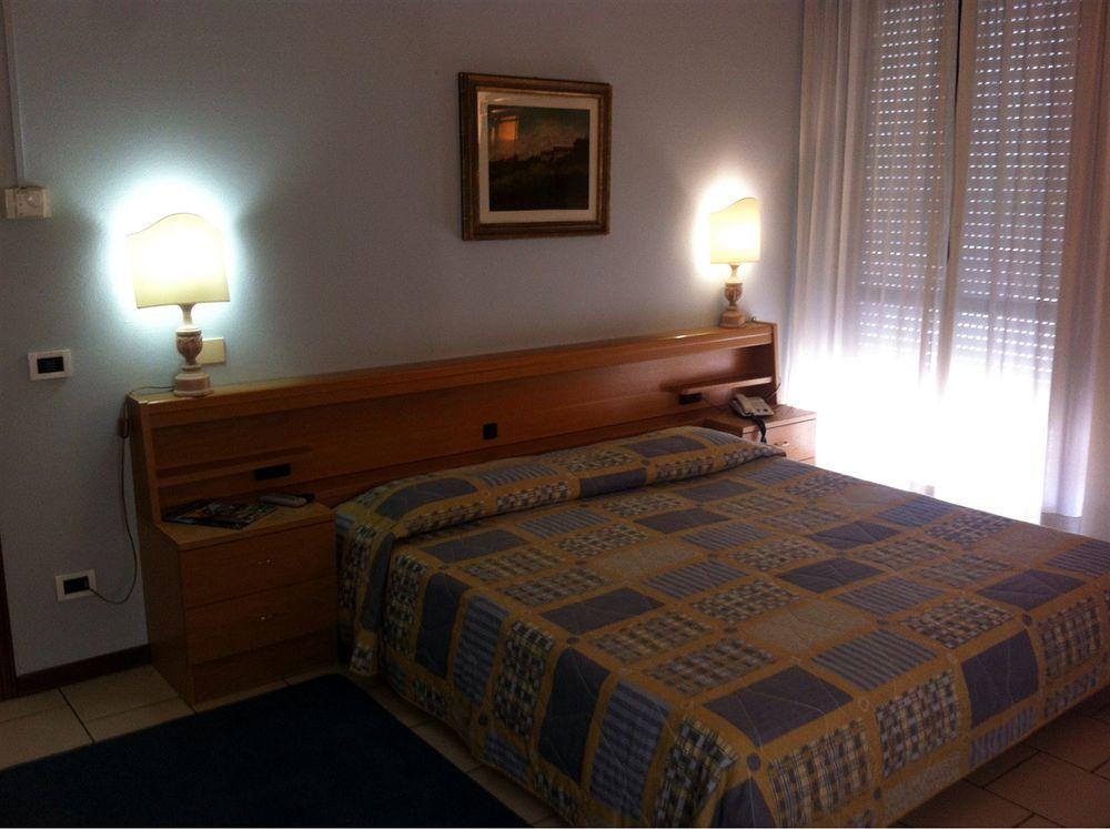 Hotel Cristallo Barga Fornaci di Barga Kültér fotó