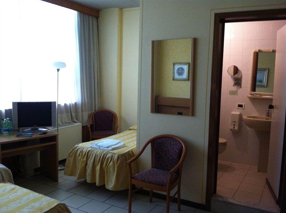 Hotel Cristallo Barga Fornaci di Barga Kültér fotó