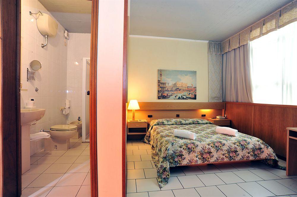 Hotel Cristallo Barga Fornaci di Barga Kültér fotó
