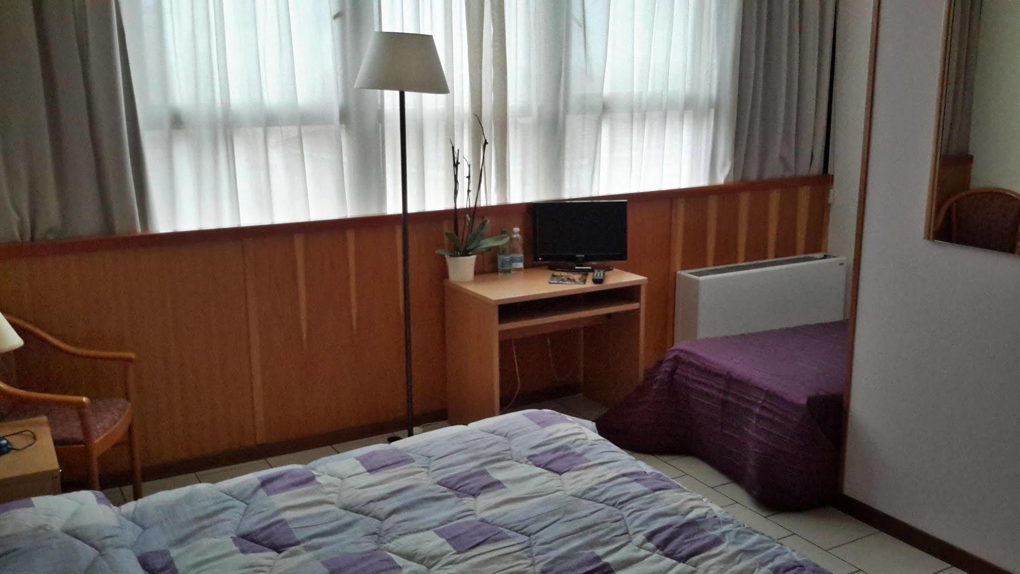 Hotel Cristallo Barga Fornaci di Barga Kültér fotó
